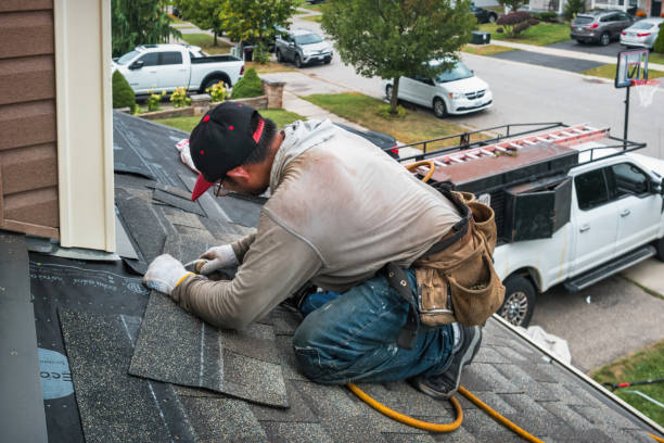 Professional Roofing technician working in San Mateo, FL